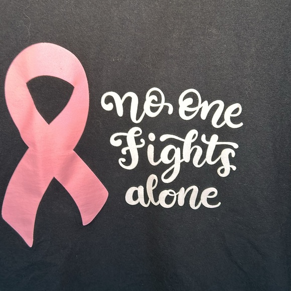 No One Fights Alone - Breast Cancer awareness Tee shirt - XL - Picture 2 of 7
